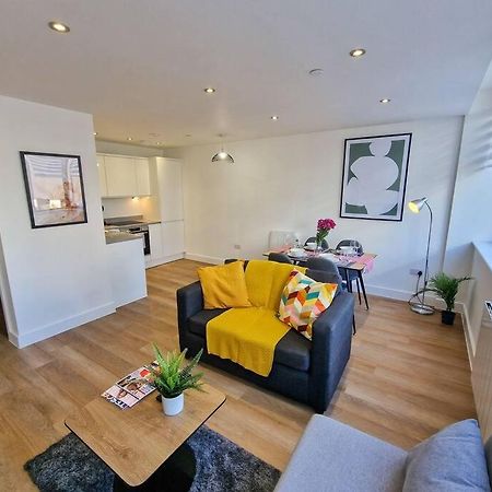 Free Parking: Old Trafford Apartment Manchester Dış mekan fotoğraf