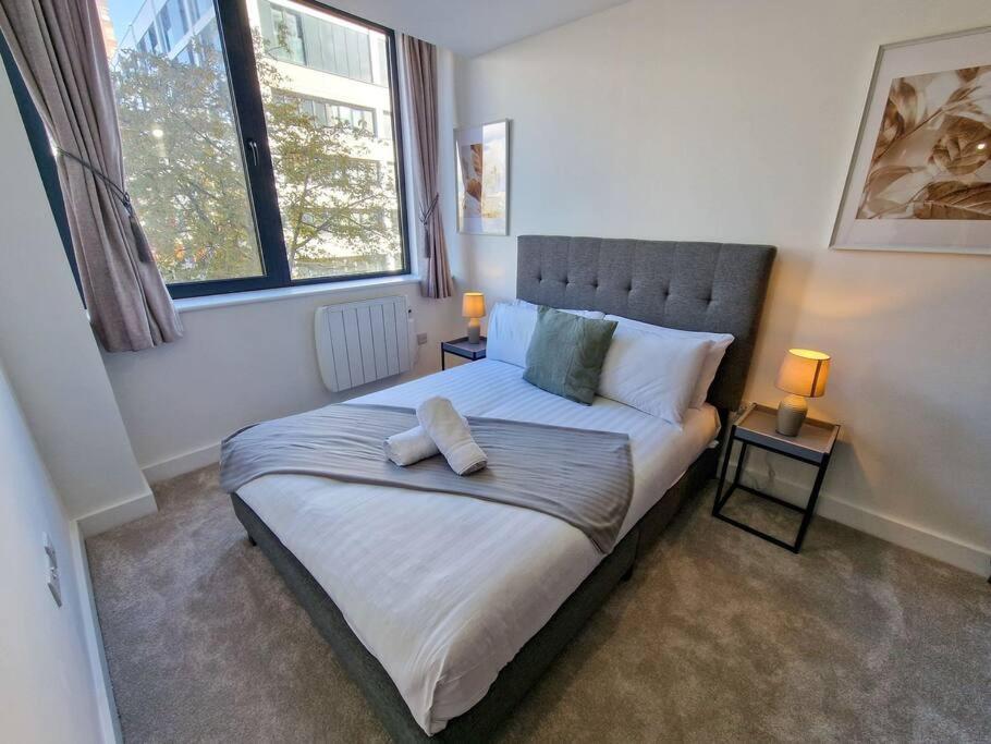 Free Parking: Old Trafford Apartment Manchester Dış mekan fotoğraf