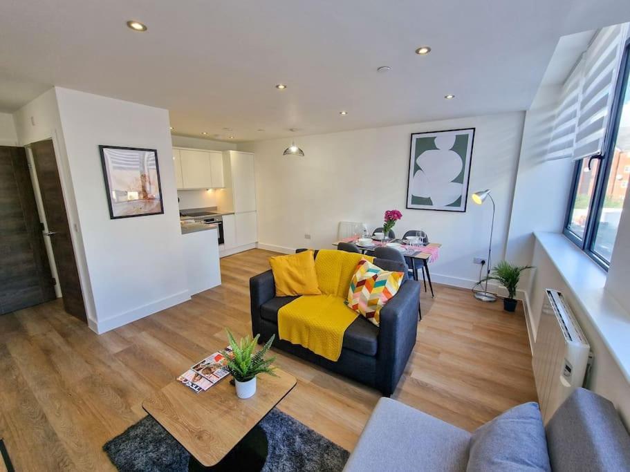 Free Parking: Old Trafford Apartment Manchester Dış mekan fotoğraf