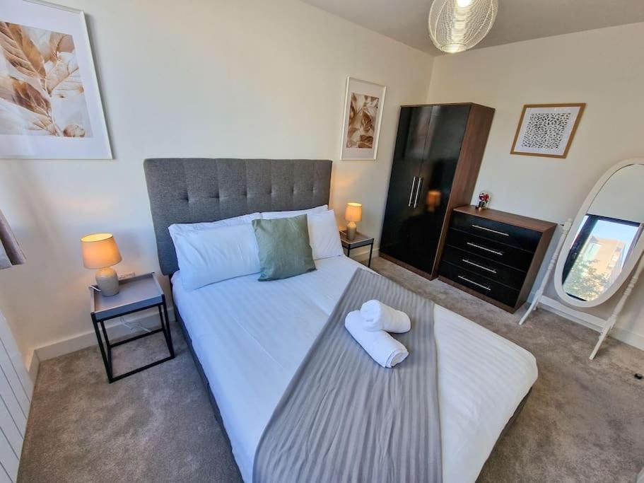 Free Parking: Old Trafford Apartment Manchester Dış mekan fotoğraf