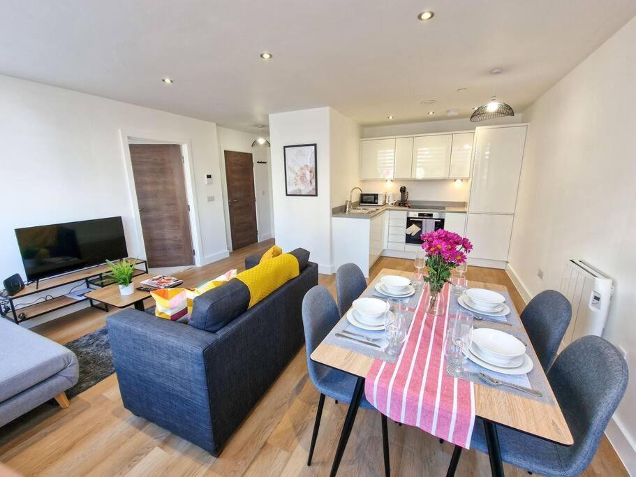 Free Parking: Old Trafford Apartment Manchester Dış mekan fotoğraf